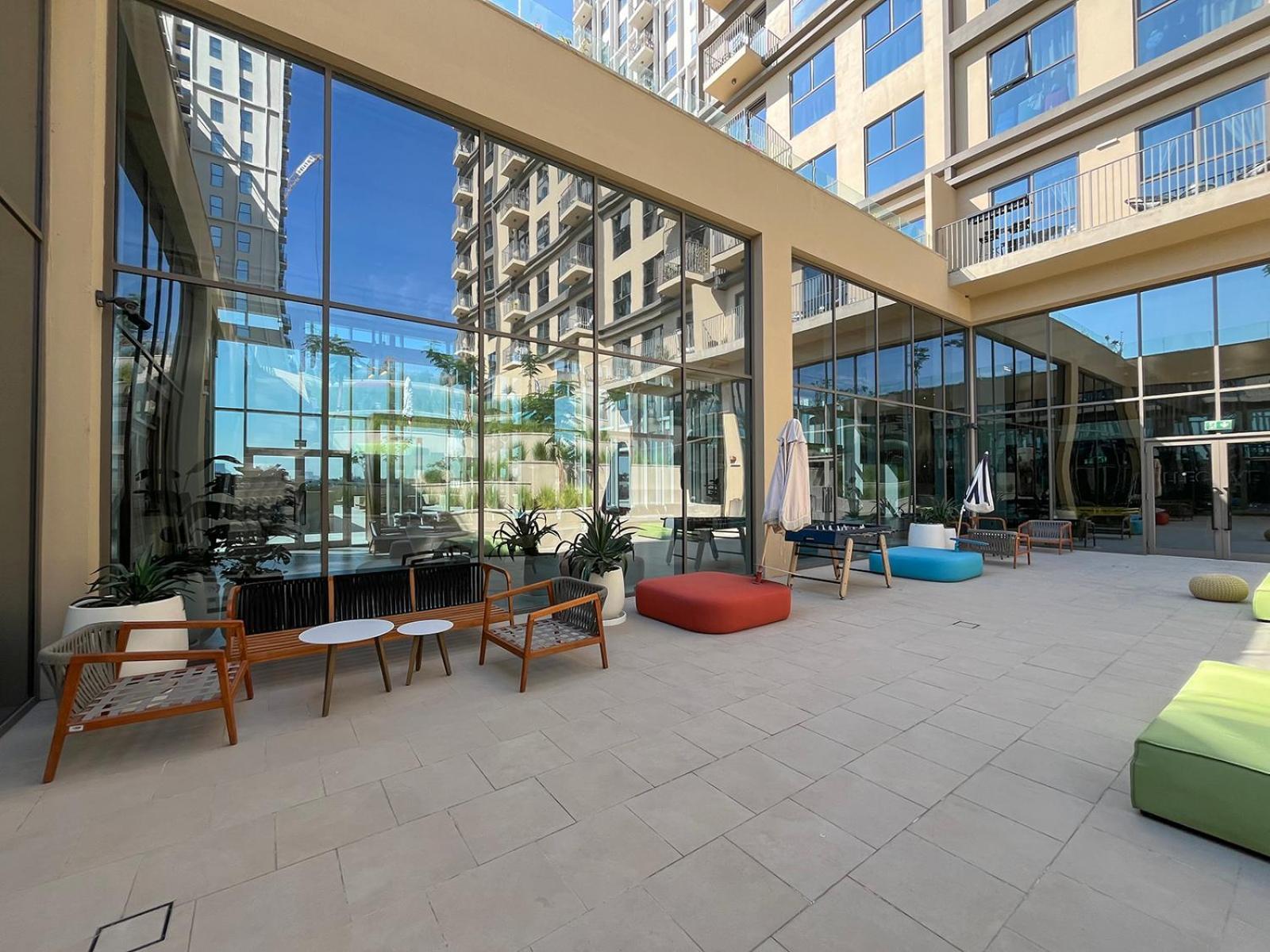 Stylish 2br Steps From Hills Mall *