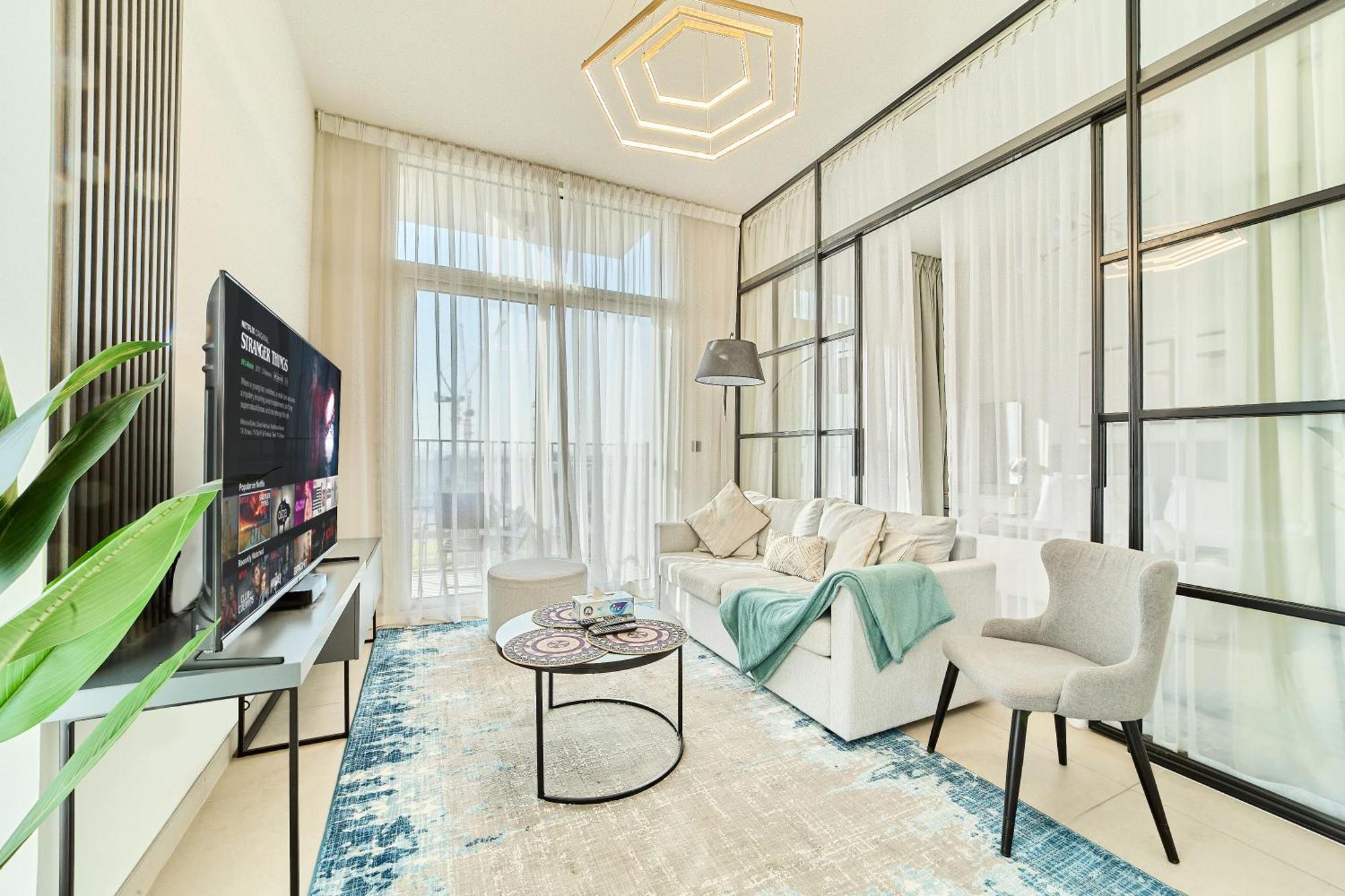 Stylish 2br Steps From Hills Mall Dubai