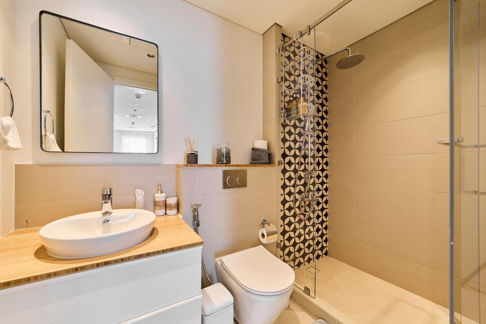 Apartment Stylish 2br Steps From Hills Mall *