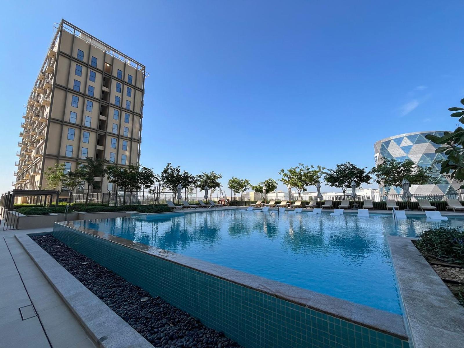Stylish 2br Steps From Hills Mall Apartment Dubai