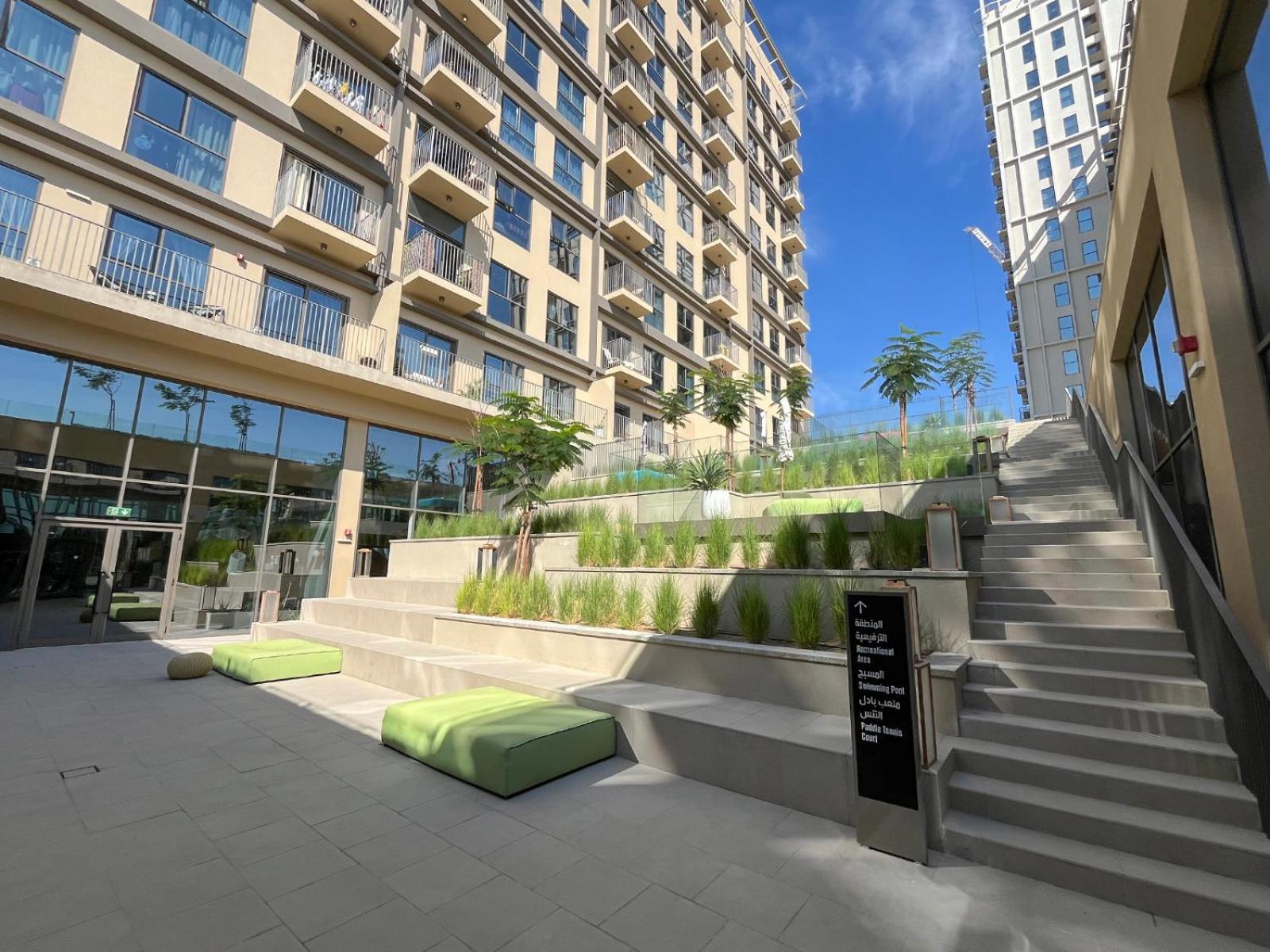 Apartment Stylish 2br Steps From Hills Mall *