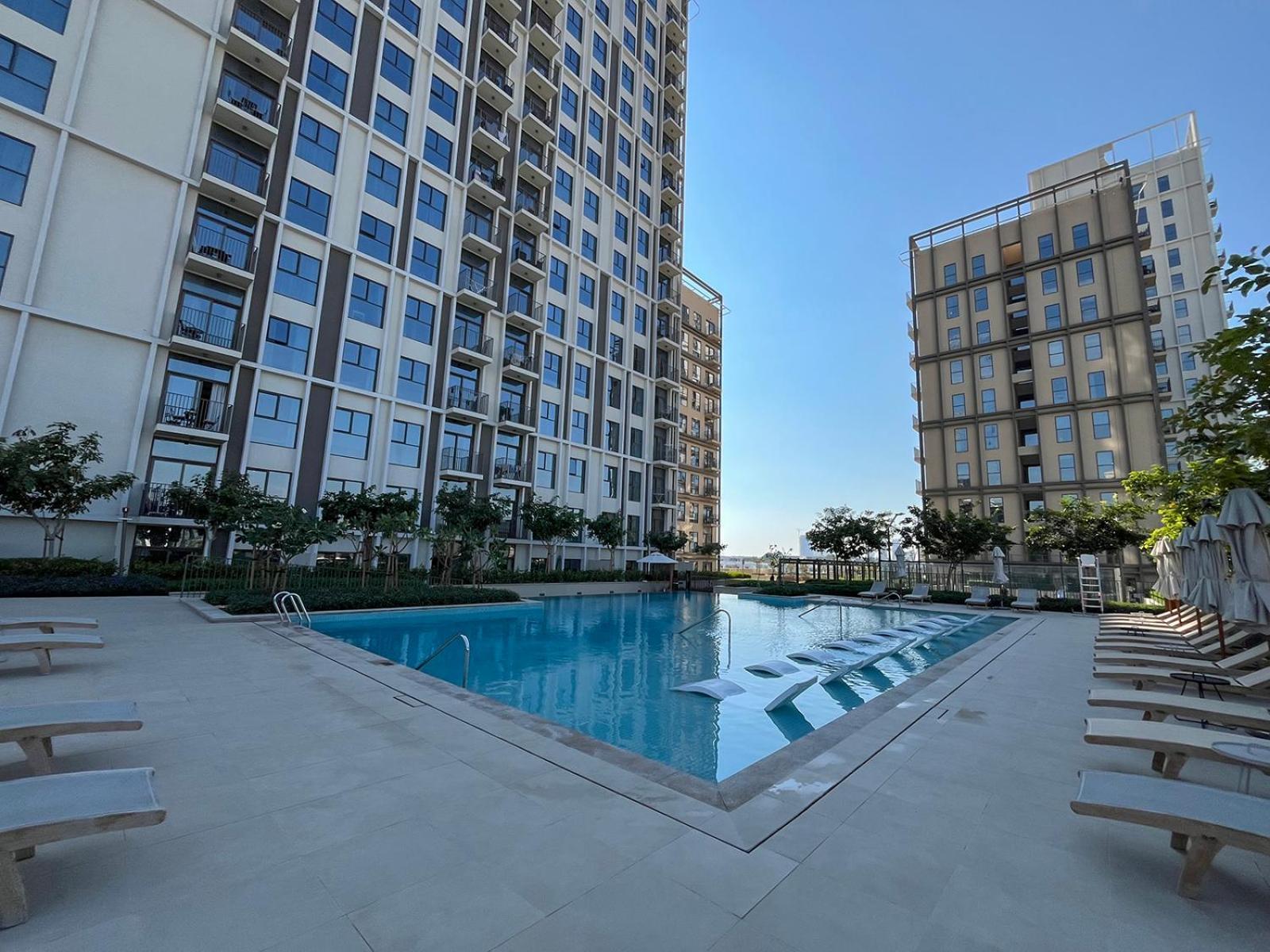 Stylish 2br Steps From Hills Mall Apartment