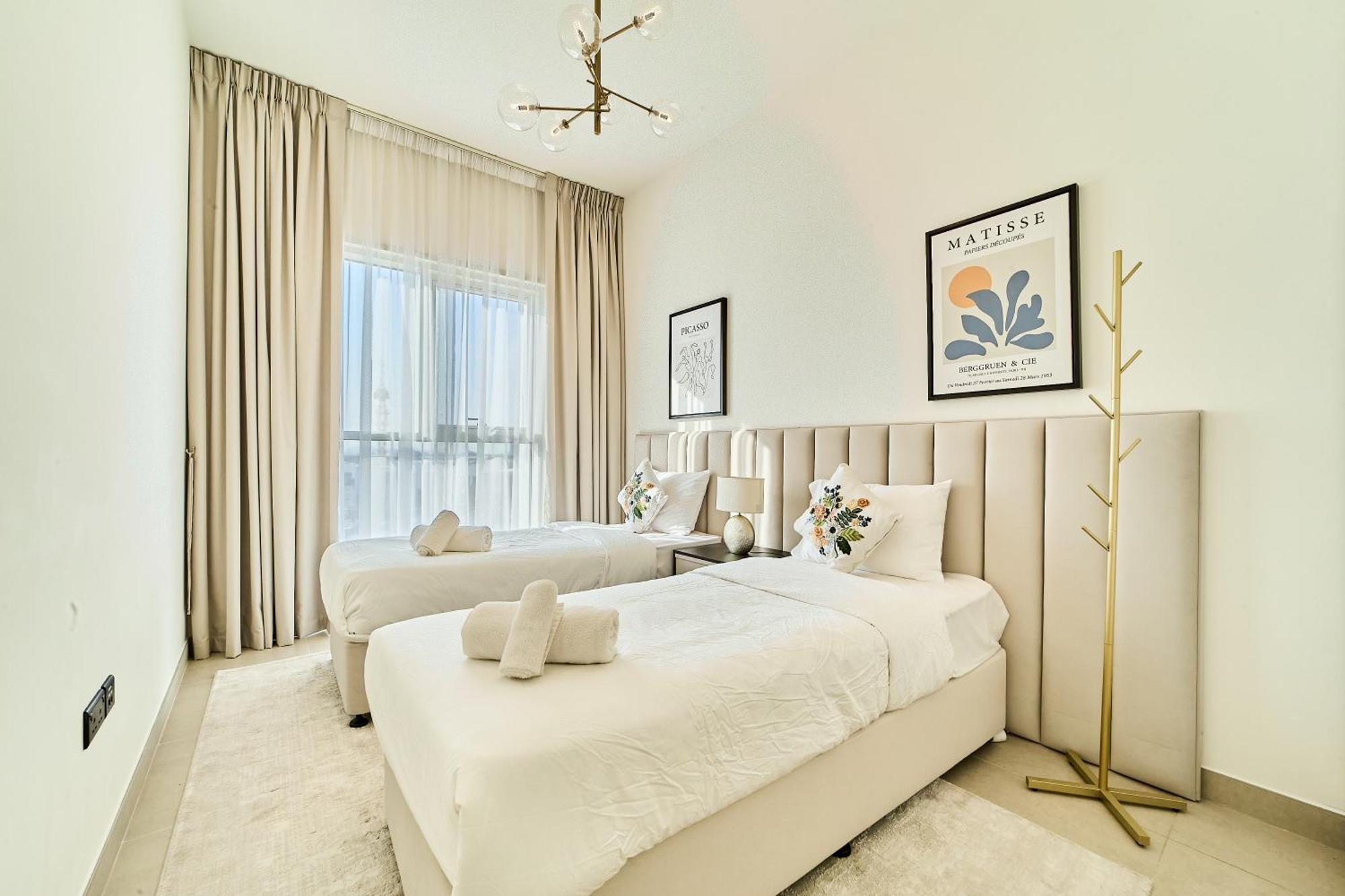 Stylish 2br Steps From Hills Mall *