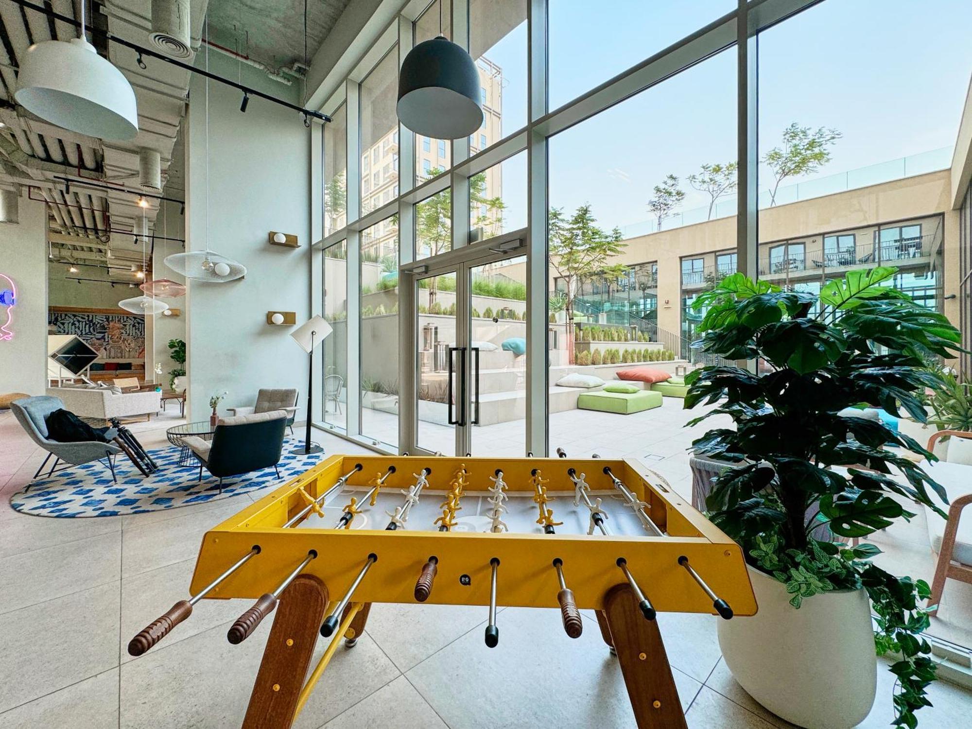 Stylish 2br Steps From Hills Mall Apartment *