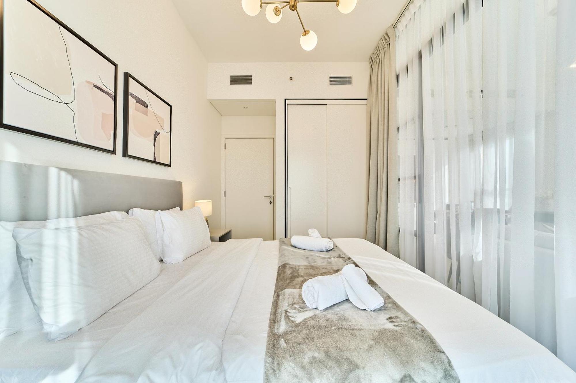 Stylish 2br Steps From Hills Mall Apartment