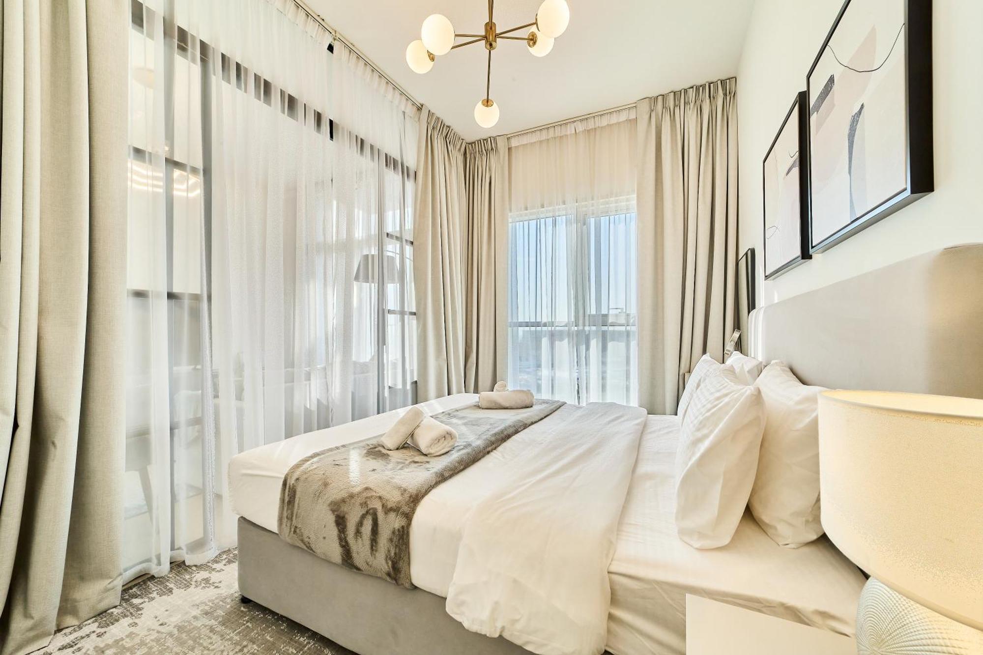 Stylish 2br Steps From Hills Mall Dubai
