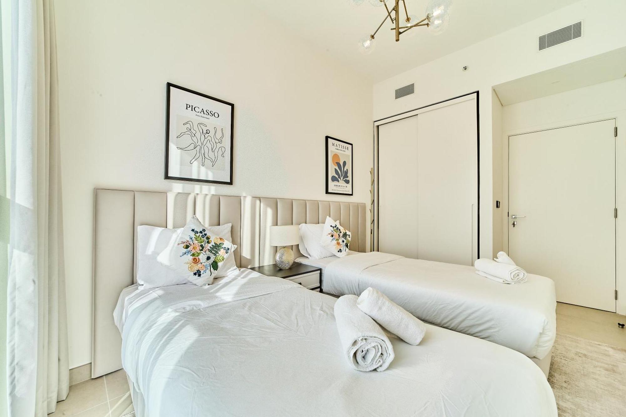 Apartment Stylish 2br Steps From Hills Mall *